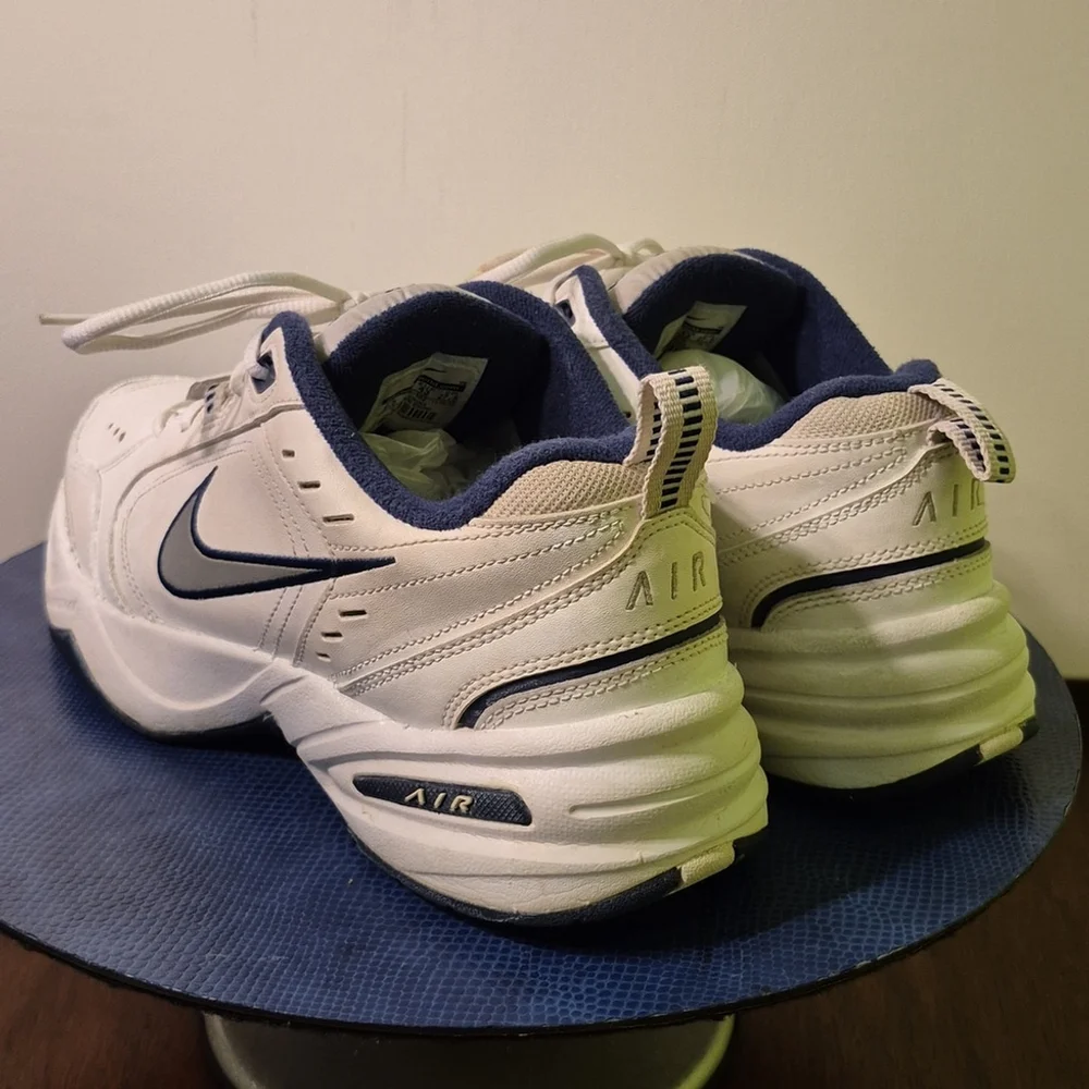 Nike cushioned monarch